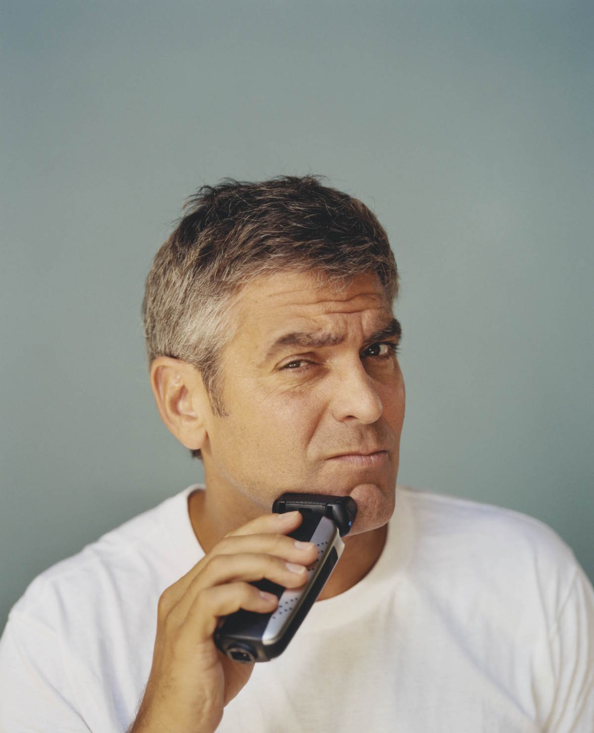 George-Clooney-Shaving