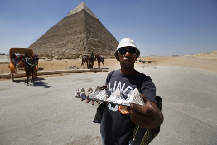 vendors pyramids