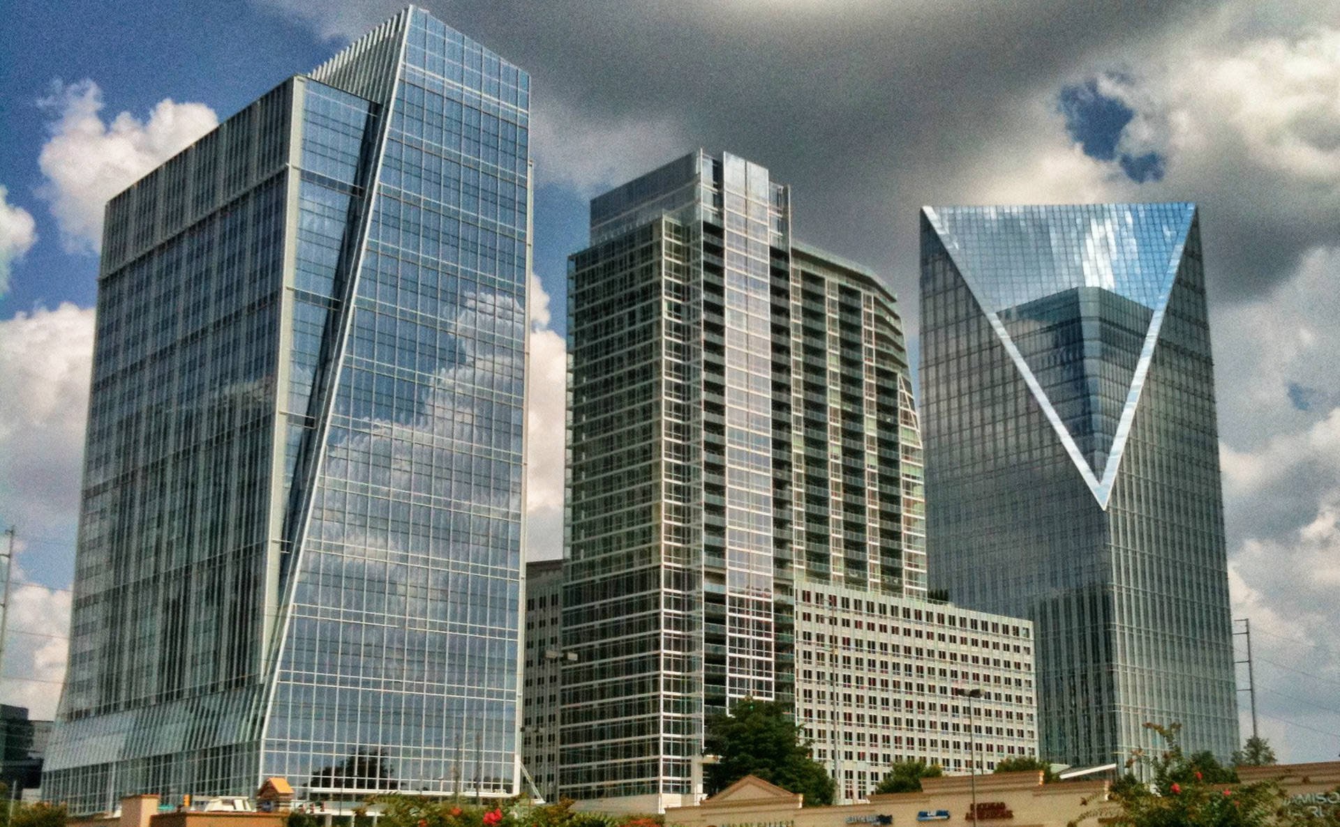 Services of a Sales Broker for Commercial Property for Sale