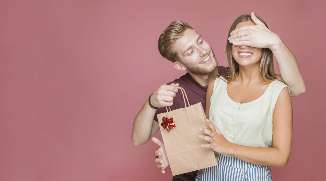 BestGiftsMenCanBuyfortheirGirlfriendsin