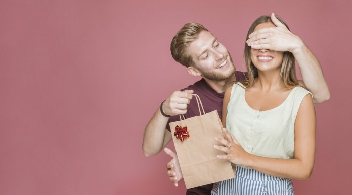 BestGiftsMenCanBuyfortheirGirlfriendsin