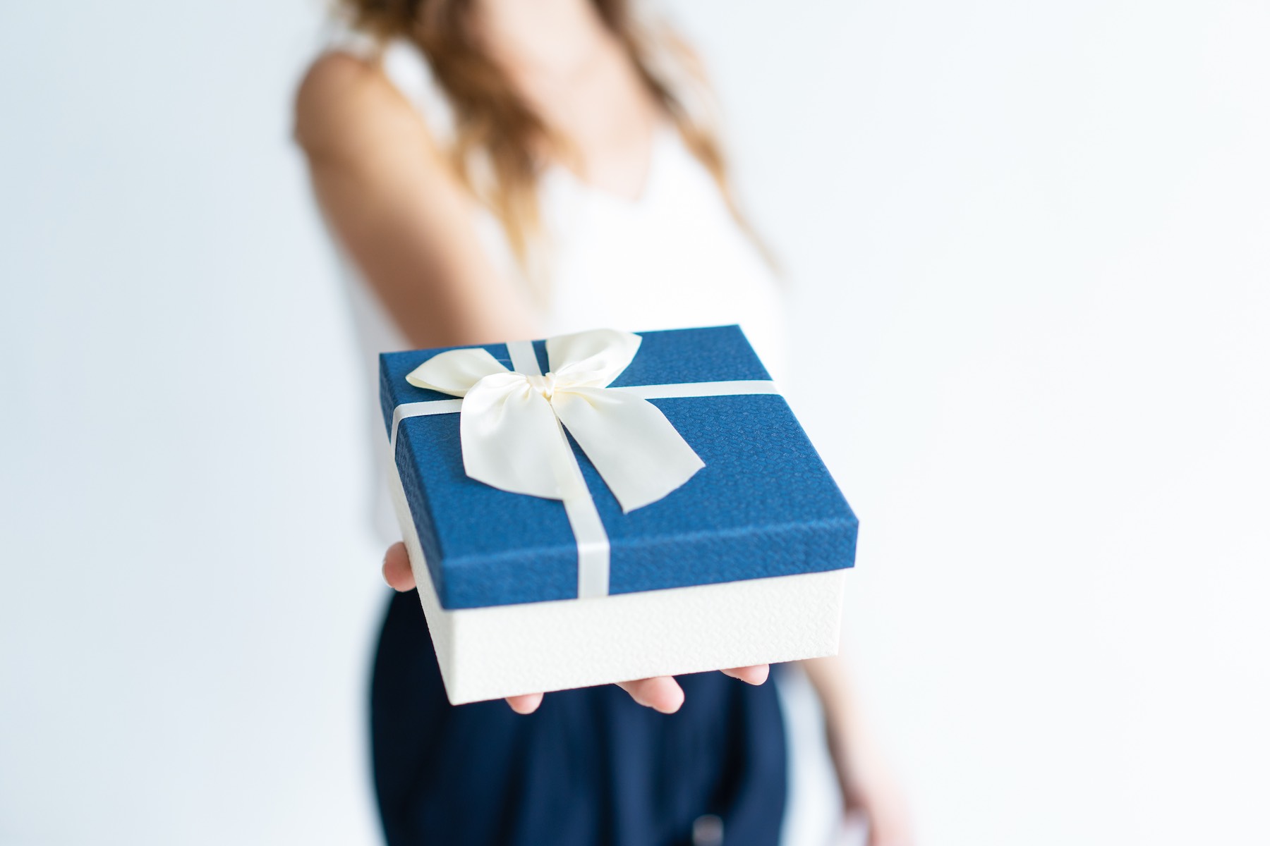 Here are 7 Tips to Buy a Perfect Personalized Gifts - ELMENS