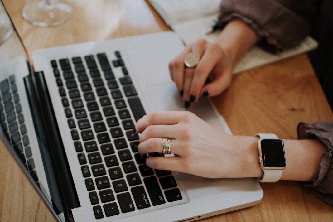 How to Choose a Beneficial Online Writing Services like Livepaperhelp?