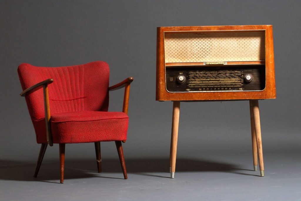 Vintage vs Antique Furniture What's the Difference? ELMENS