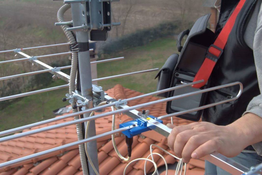Reasons to Hire a TV Antenna Installer so You Can Have Quality TV Time