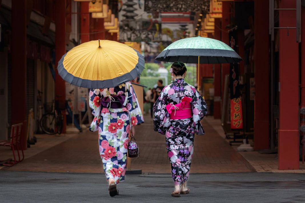 Beautiful japanese girls in kimono and with umbrella. asia tokyo