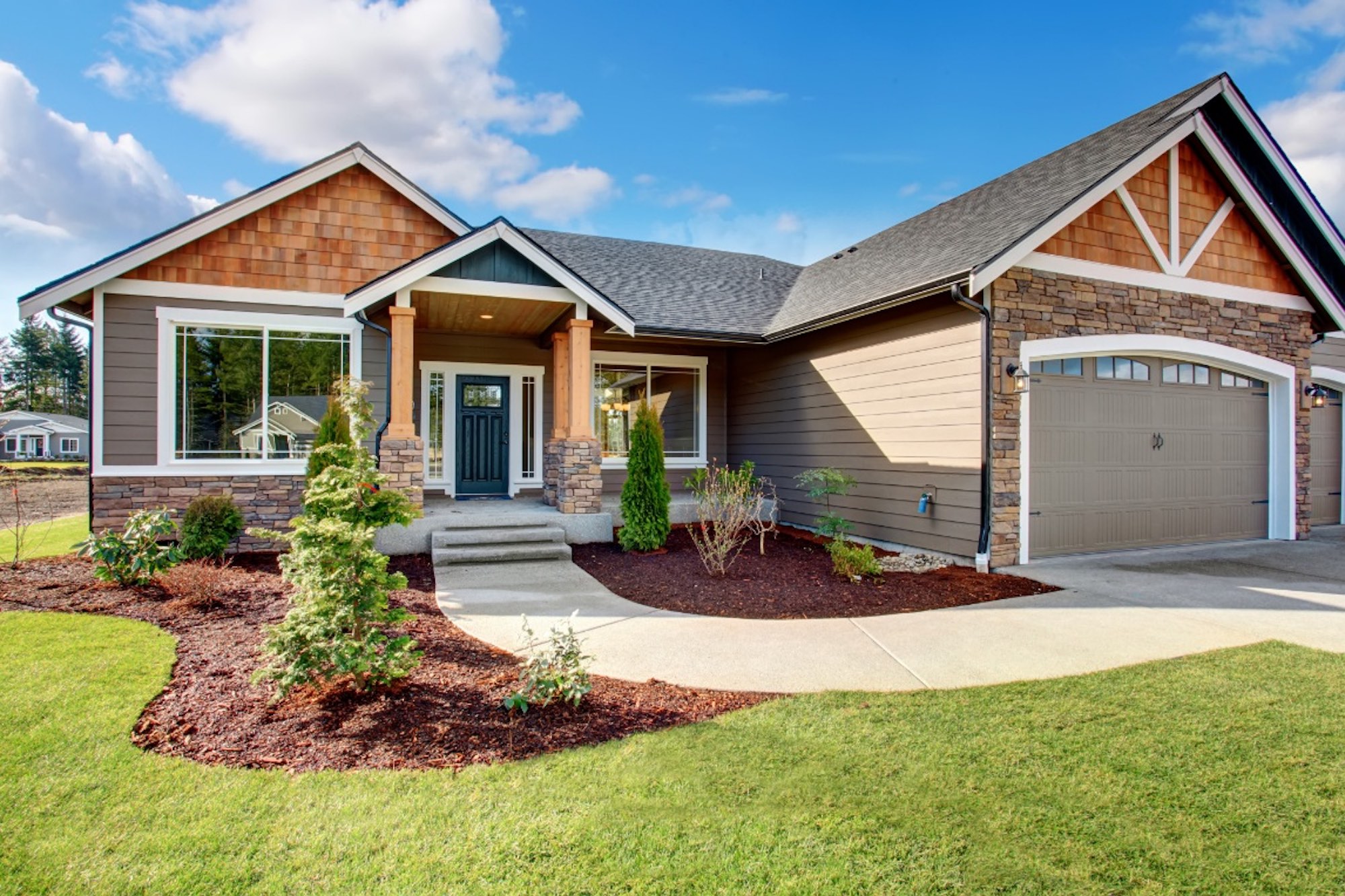 Read on for a list of eight pro tips that will have the outside of your home sparkling clean in no time.