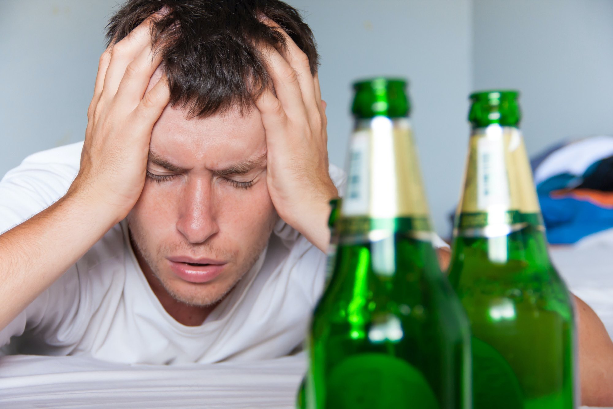 4 Telltale Signs You're Getting Addicted to the Bottle