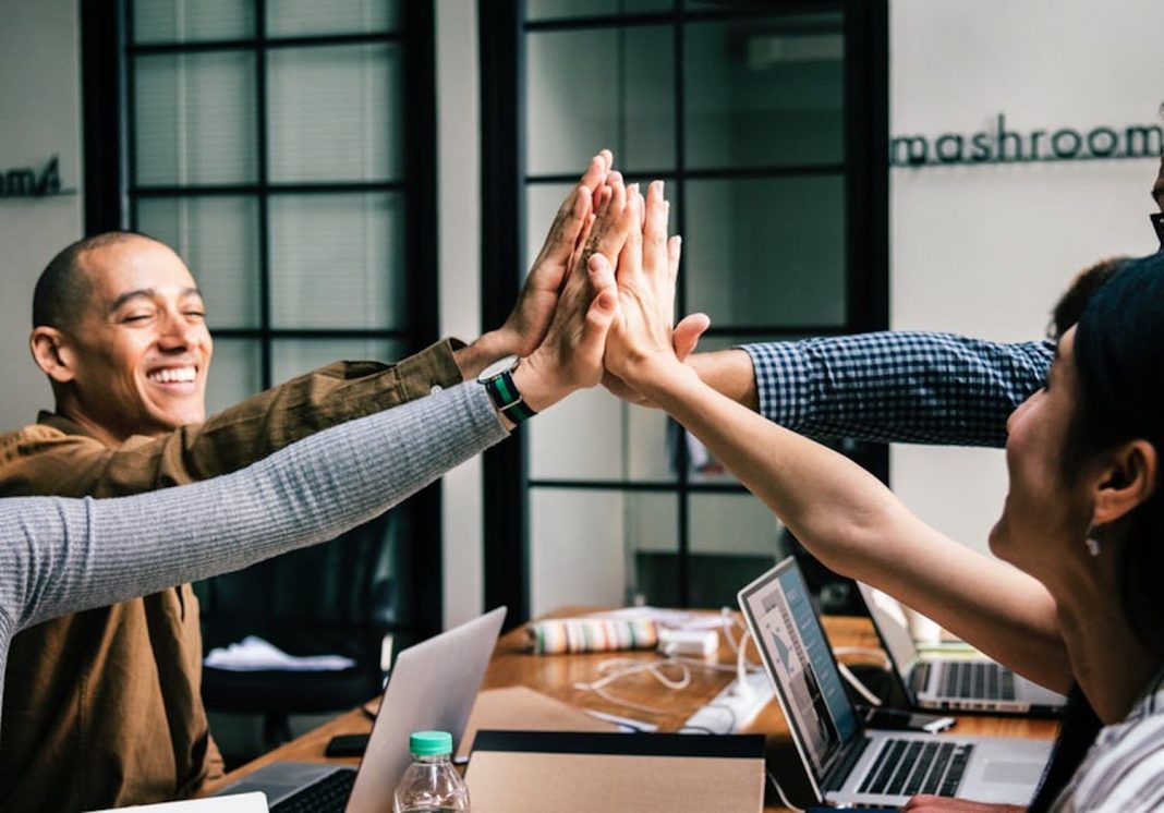 How to Put Together a Sales Team That'll Move Your Products