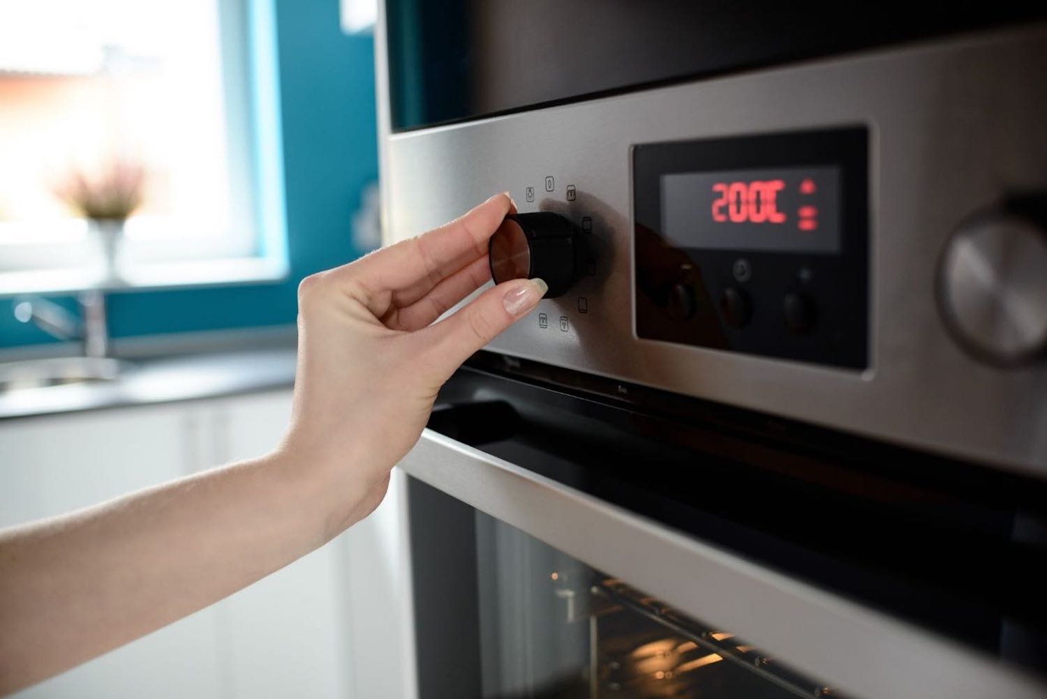 No More Ruined Food: 8 Signs You Need Oven Repair