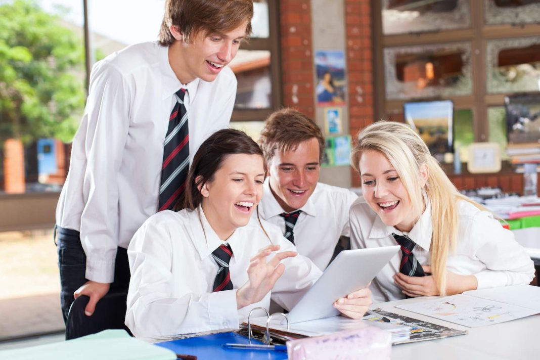 STUDENTS STUDY SCHOOL